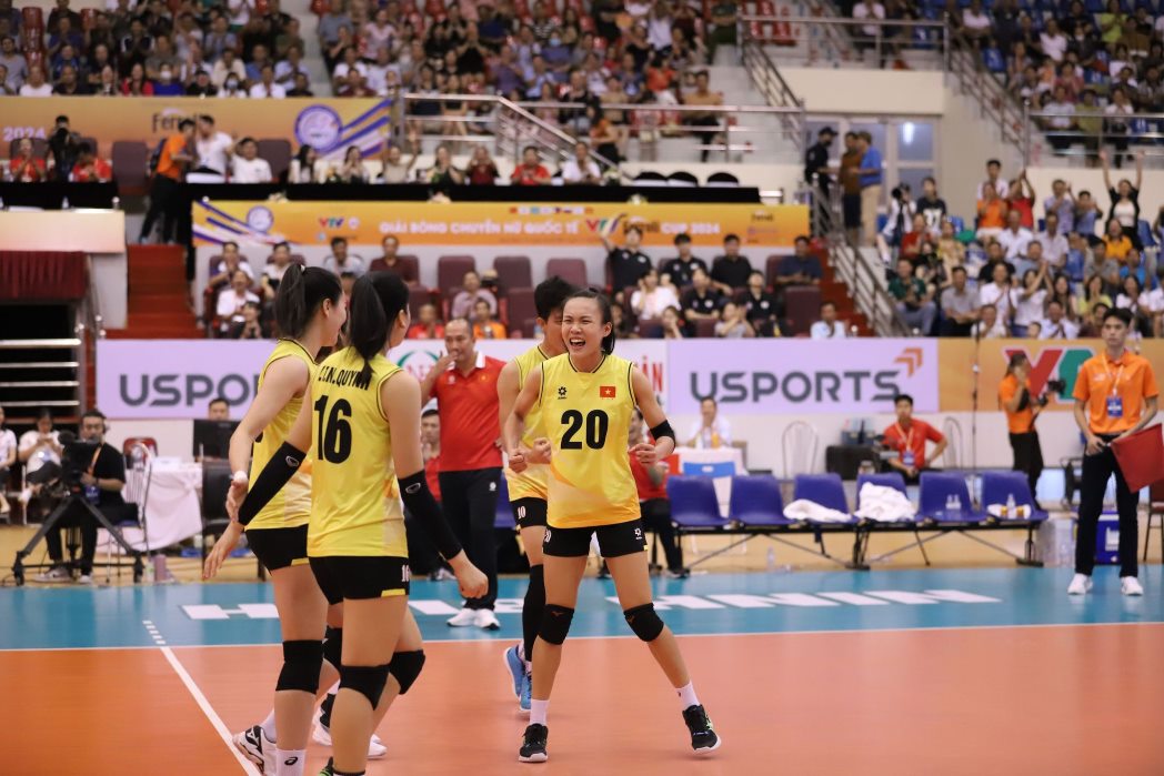 On the evening of August 24, the Vietnamese women's volleyball team faced Expressway (South Korea) in the second match of VTV Cup 2024.