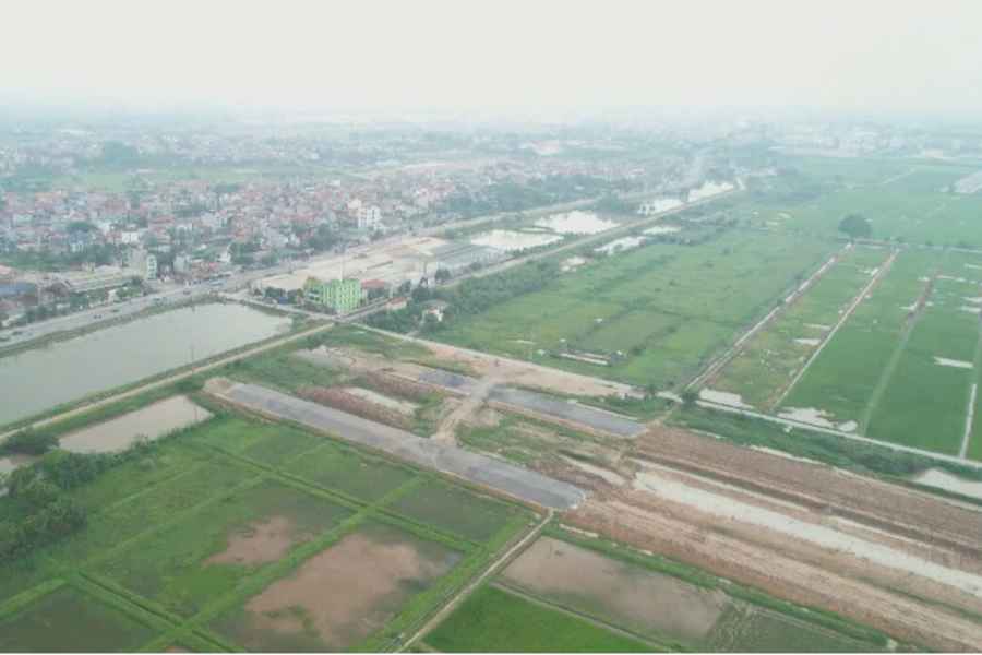 Phiên đấu giá ở Hoài Đức đang nhận được nhiều sự quan tâm của người dân. Ảnh: Linh Trang