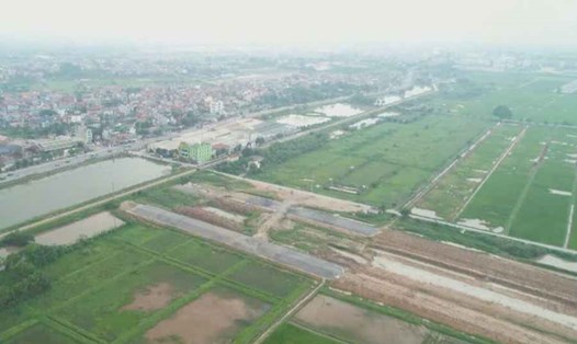 Phiên đấu giá ở Hoài Đức đang nhận được nhiều sự quan tâm của người dân. Ảnh: Linh Trang