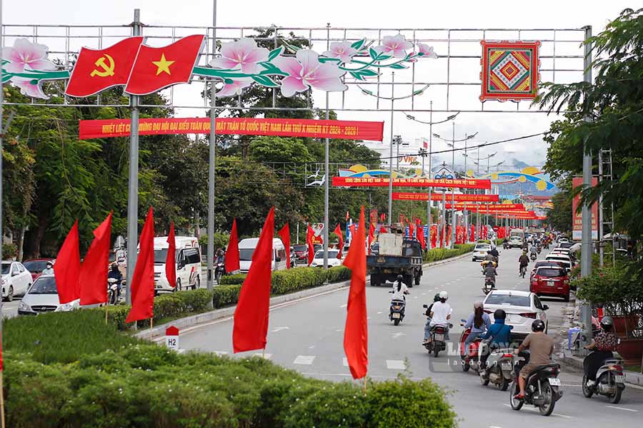 Flags and flowers filled the route named after General Vo Nguyen Giap.