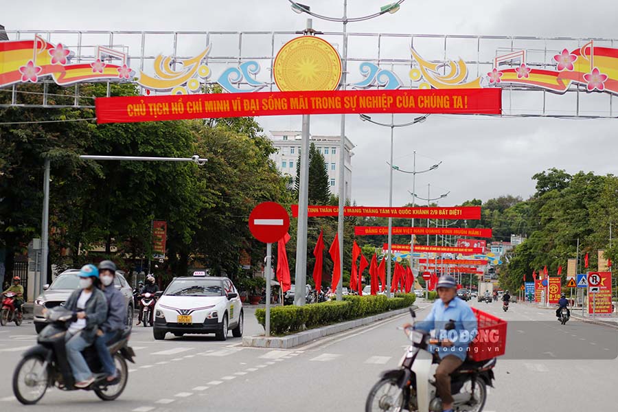 According to the reporter's research, from November 7 to 11, Dien Bien province will hold a special Flag Raising Ceremony "Proud of Vietnam - Dien Bien Phu" and the 2024 Hot Air Balloon Festival "Fly to Vietnam! Proud of 70 years of Dien Bien Phu Victory"