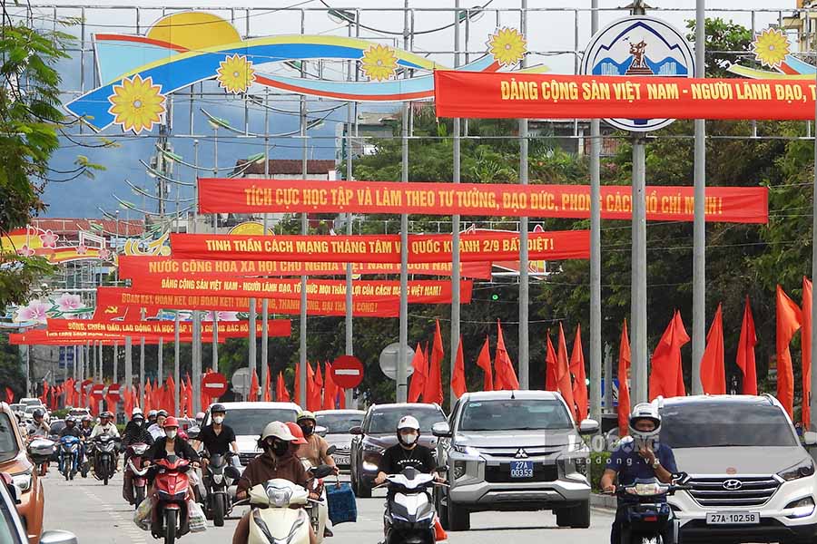 All the streets in Dien Bien Phu City these days seem to be wearing a new, colorful shirt with national flags, banners, and slogans celebrating the 79th anniversary of National Day September 2.