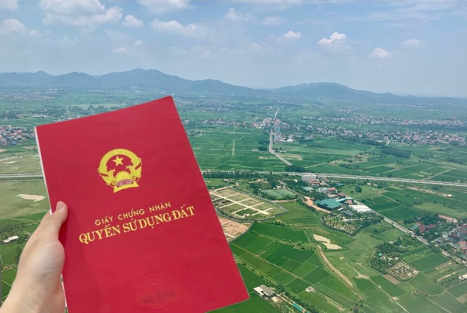 Cấp sổ đỏ với đất thuộc nhiều đơn vị hành chính cấp xã. Đồ họa: Phương Anh