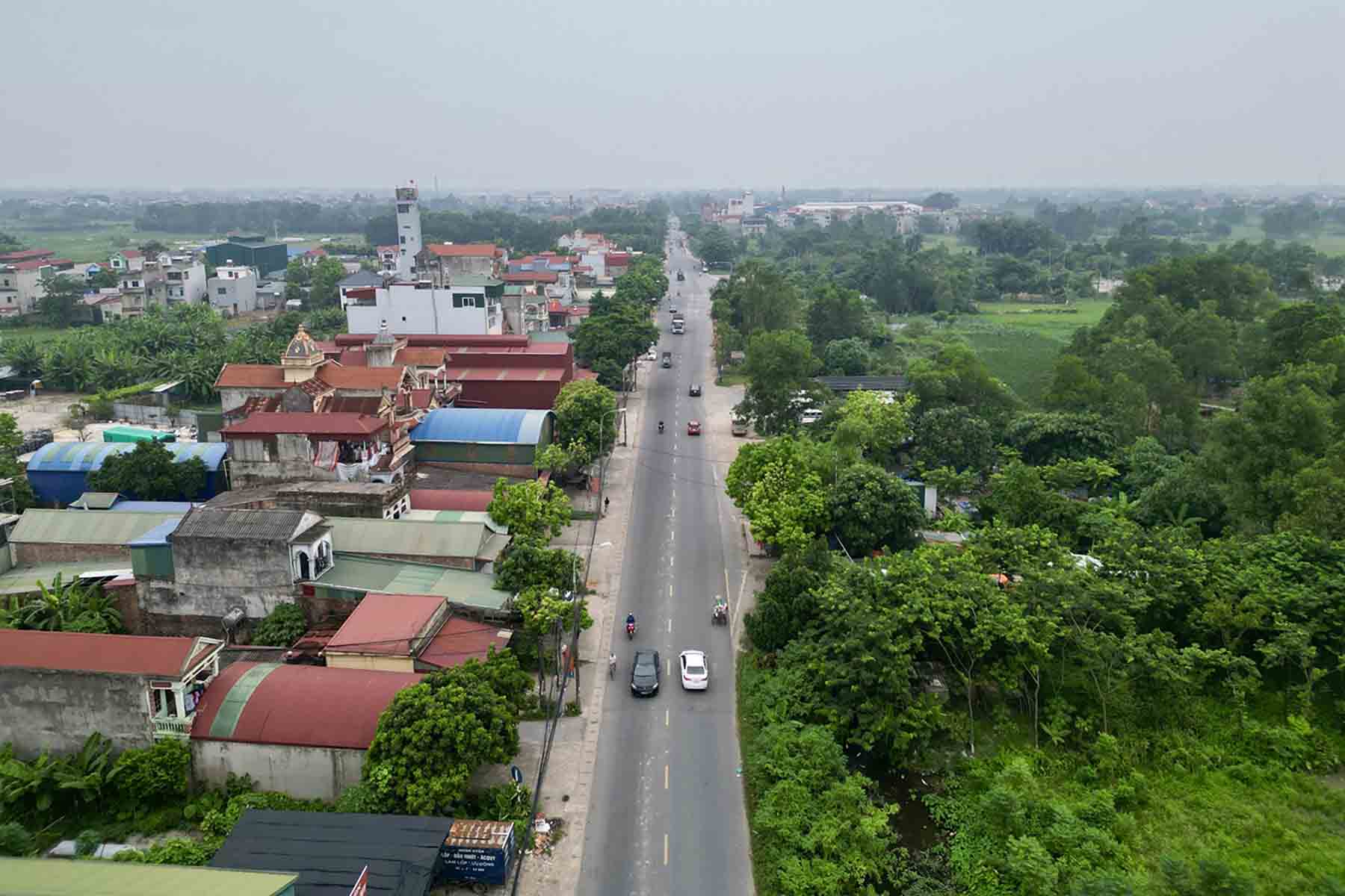 Current status of National Highway 3 section through Soc Son district. Photo: Huu Chanh