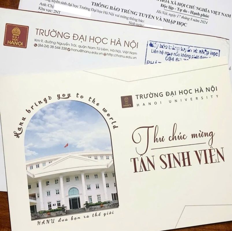 Bất ngờ loạt giấy báo trúng tuyển đại học độc lạ năm 2024