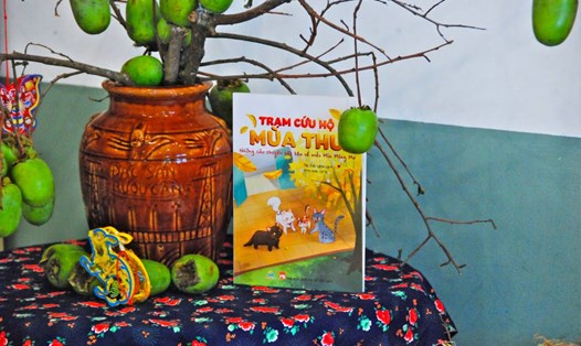 Cuốn sách "Trạm cứu hộ mùa thu". Ảnh: Huyền Chi