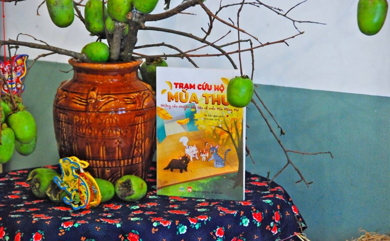 Cuốn sách "Trạm cứu hộ mùa thu". Ảnh: Huyền Chi