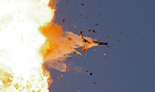 Một máy bay không người lái của Hezbollah bị lực lượng không quân Israel đánh chặn. Ảnh: AFP