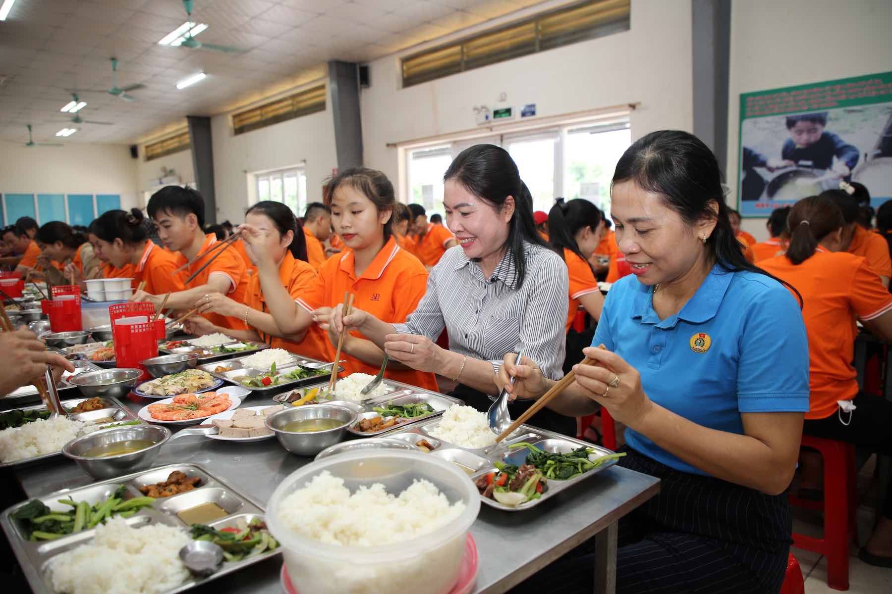 The total meal was worth more than 55 million VND. Photo: Cong Sang