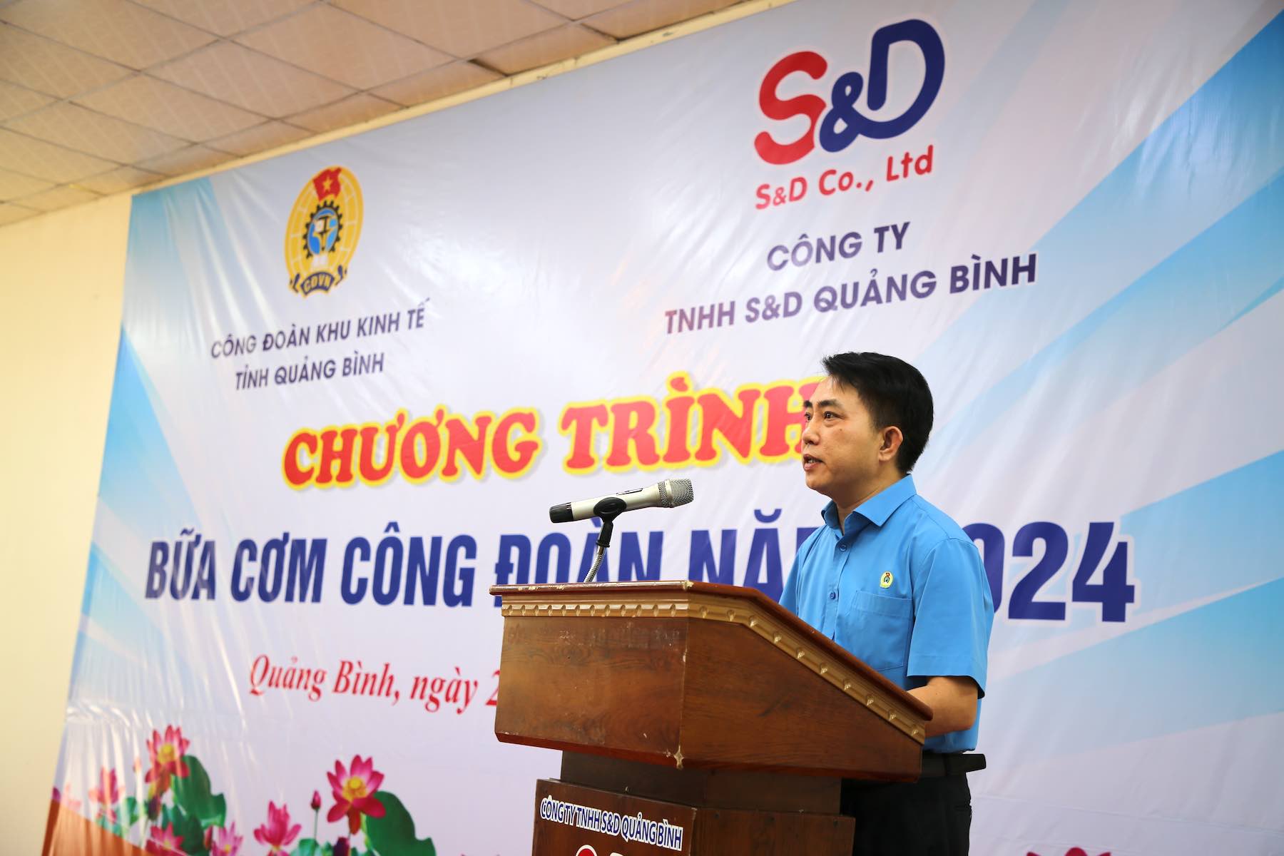 Vice Chairman of Quang Binh Confederation of Labor Phan Thanh Lan spoke at the program. Photo: Cong Sang