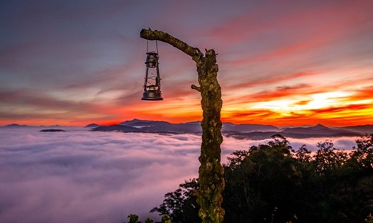 Khung cảnh bầu trời rực rỡ ở Đà Lạt. Ảnh: Lina