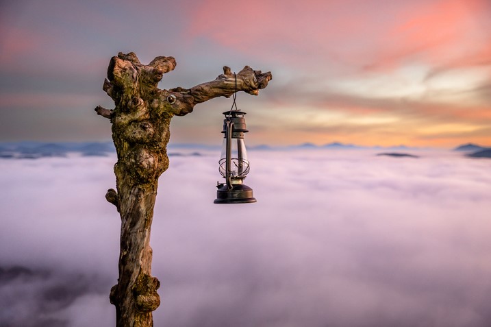 Ideal cloud hunting spot in Da Lat at dawn. Photo: Lina