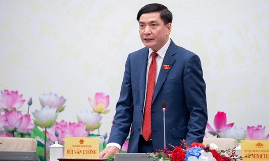 Tổng Thư ký Quốc hội, Chủ nhiệm Văn phòng Quốc hội Bùi Văn Cường chủ trì họp báo. Ảnh: Phạm Đông