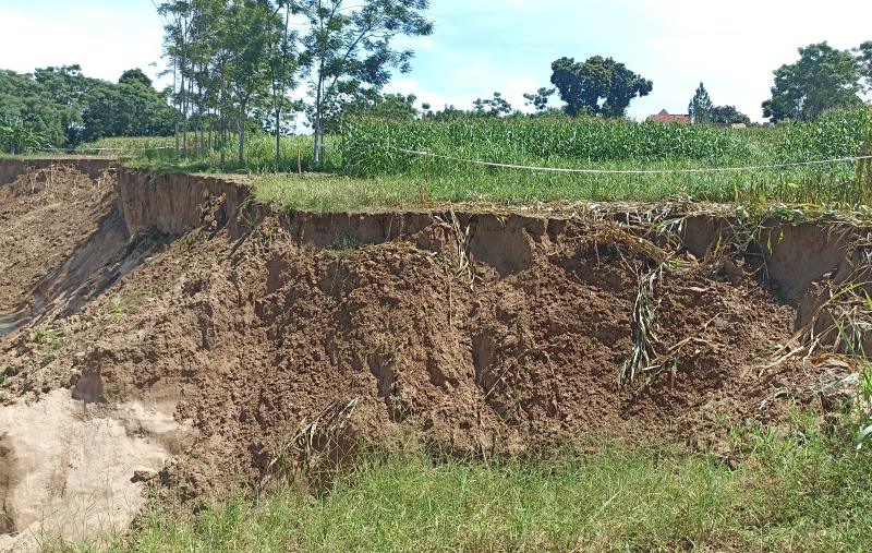 Authorities quickly warned the area of ​​landslides. Photo: Minh Hoang