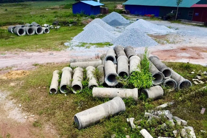 Dự án Cụm công nghiệp Bá Xuyên (TP Sông Công, Thái Nguyên) lâm cảnh hoang tàn, cỏ dại mọc um tùm. Ảnh: Việt Bắc.