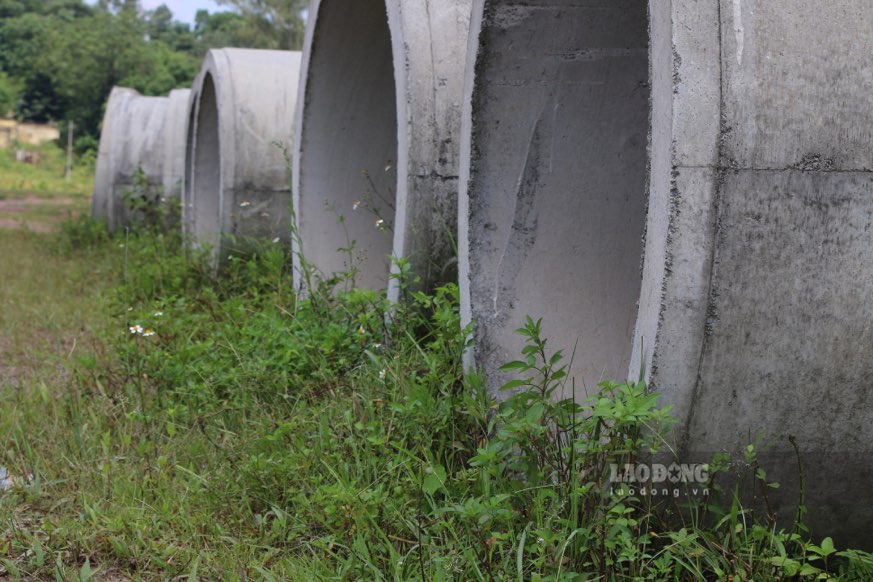 According to local people, construction at the project has stopped long ago, the construction site is almost abandoned.