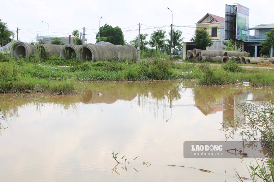 Mr. Nguyen Van Toan (Ba Xuyen commune, Song Cong city) said that when the Ba Xuyen Industrial Park project began implementation, people were very happy and expected to have jobs right in the locality. But now, more than 5 years later, the industrial cluster is still unfinished, and it is unknown when it will be completed.