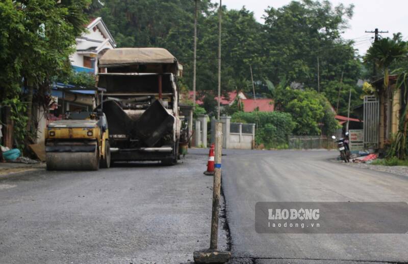 Công trình thuộc nhóm B, đạt tiêu chuẩn cấp III miền núi, bề rộng nền đường 9 mét, bề rộng mặt đường 8 mét. Ảnh: Lam Thanh