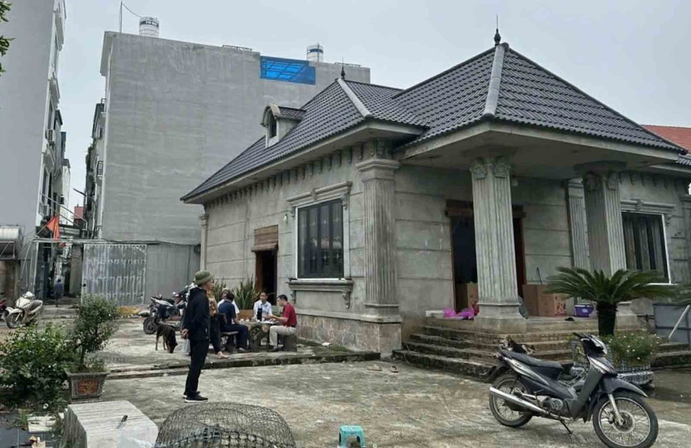 Tomorrow, the People's Committee of Hoai Duc district will conduct enforcement of illegal constructions built by Mr. Dan's family. Photo: Nguyen Duong