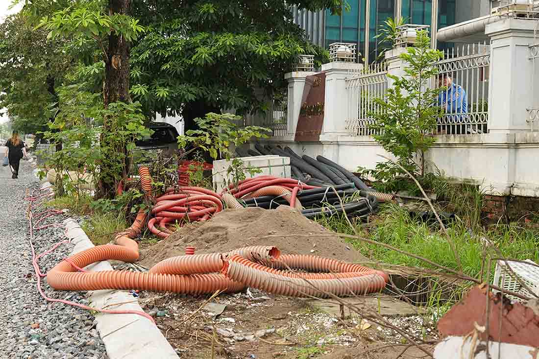 The sidewalks are littered with box culverts and construction materials. Photo: Huu Chanh