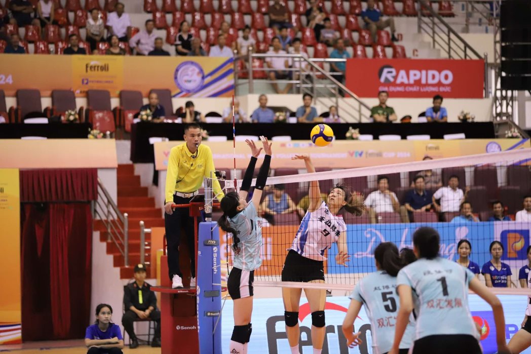 With a clear physical advantage, Henan Shuanghui easily won all 3 sets with scores of 25-19, 25-10, 25-20.