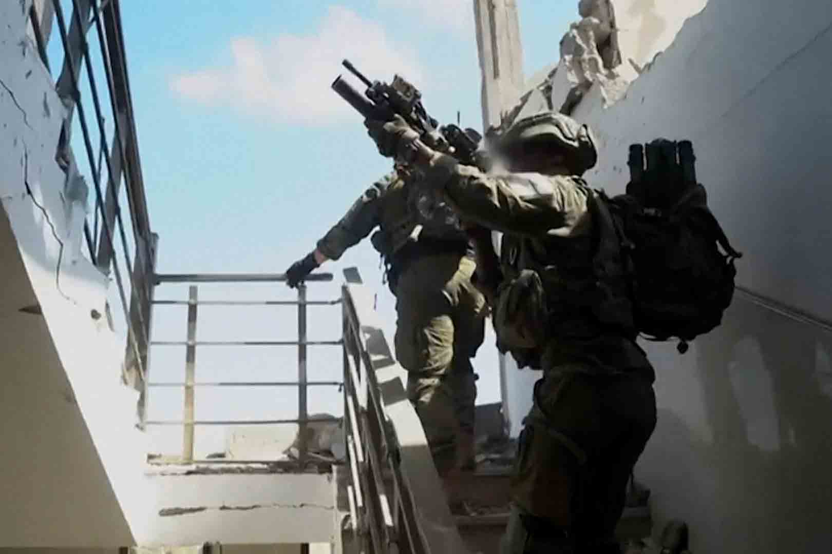 Các binh sĩ Israel ở Gaza. Ảnh: AFP