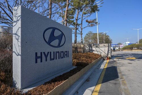 Under the new strategy, Hyundai will double its hybrid vehicle lineup and launch electric vehicles with extended range. Photo: AFP