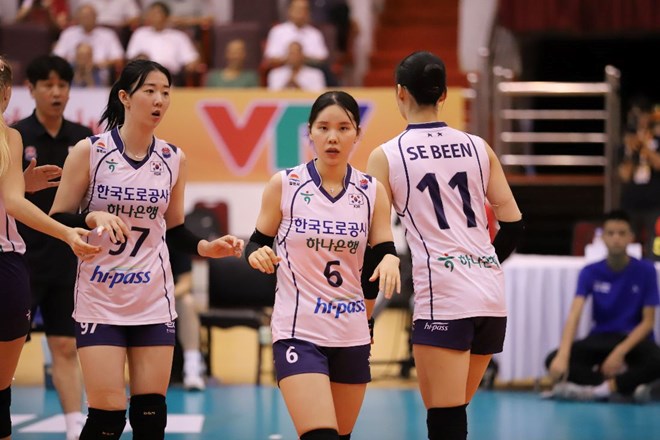 CLB Hàn Quốc thắng dễ, tuyển bóng chuyền nữ Việt Nam gặp khó
