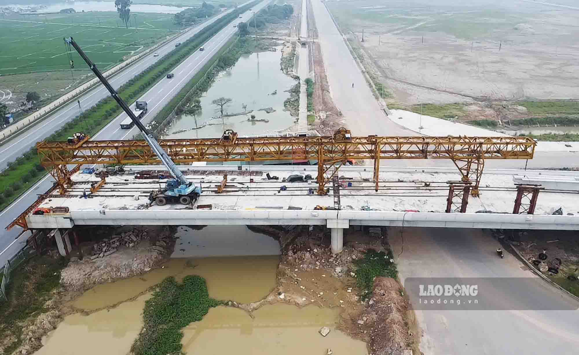 The bridge on the side of VSIP 2 Industrial Park - Bac Ninh has basically completed the rough part, currently continuing to complete the items.