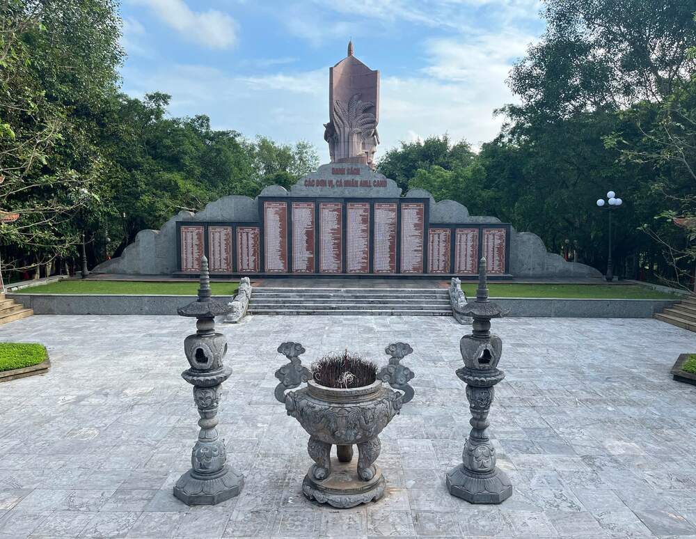 Located in Dong Don village, Minh Thanh commune, Son Duong district, the Central Police Department is part of the Tan Trao Special National Historical Site, which is also the predecessor agency of today's Ministry of Public Security in the period from April 1947 to September 1950.