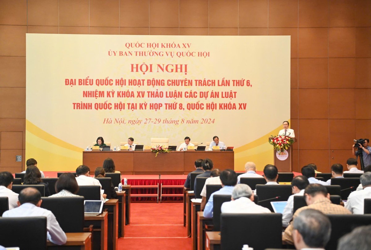 The National Assembly Chairman noted not to leave loopholes and prevent policy corruption. Photo: Pham Dong