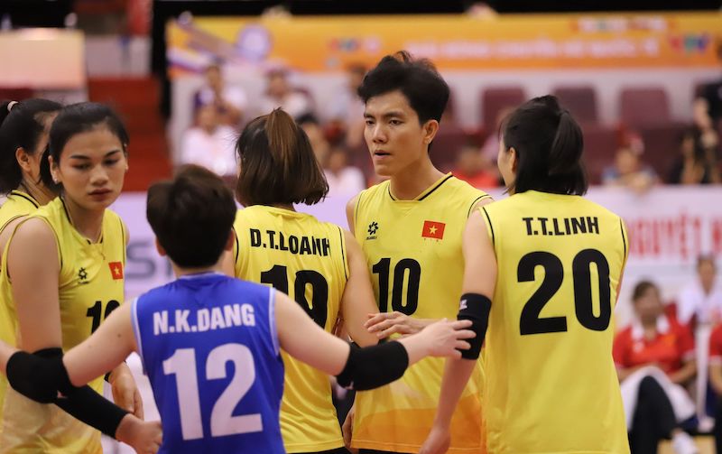 Tuyển bóng chuyền nữ Việt Nam gặp Paint Masters tại VTV Cup 2024. Ảnh: Chi Trần