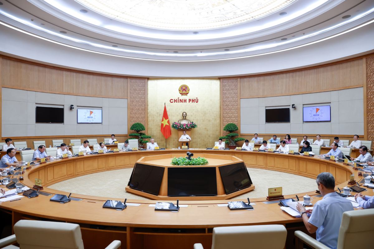 The second Government meeting on legal topics in August. Photo: Nhat Bac