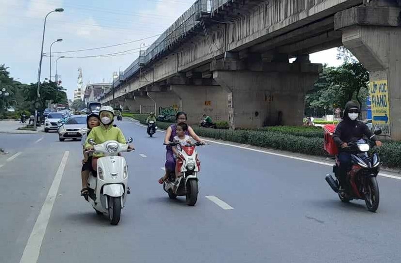 Đáp ứng đủ điều kiện sức khỏe, người dân mới được lái xe máy. Ảnh: Xuyên Đông