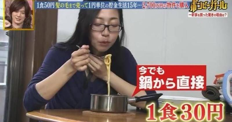 Saki eats noodles and cheap dishes for less than 10,000 VND/meal. Photo: Screenshot