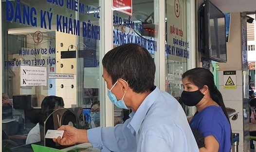 Người lao động có thể đóng bảo hiểm xã hội cho những năm còn thiếu để hưởng lương hưu tối đa. Ảnh minh họa: BHXH Việt Nam.
