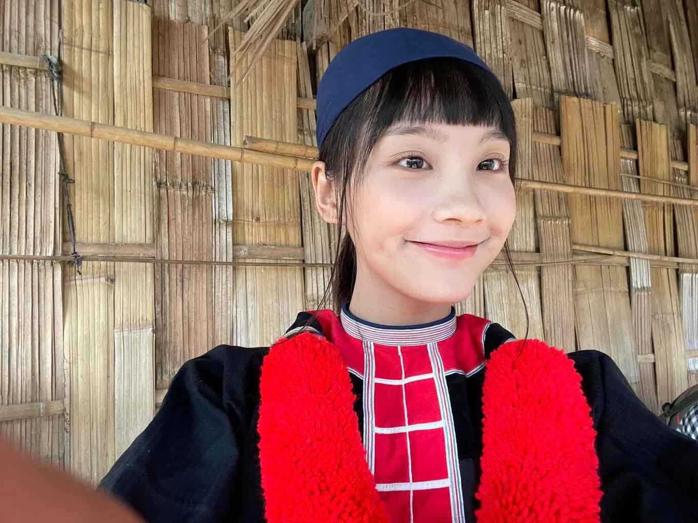 Thu Ha Ceri's real name is Luong Thu Ha, born in 2002. She caused a stir with her role as Pu in the movie "Walking in the Bright Sky" currently airing in prime time on VTV. Photo: Provided by the character.