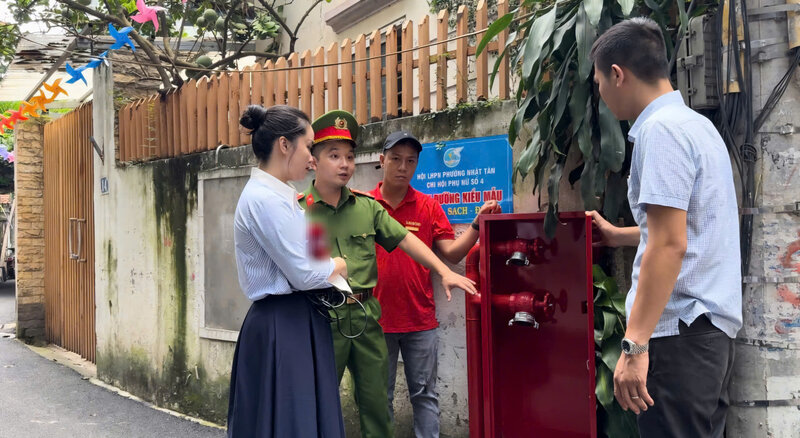 Tây Hồ lắp đặt trụ nước PCCC tại các ngõ trên địa bàn quận dự kiến kinh phí trên 400 tỉ đồng. Ảnh: Hoàng Lộc