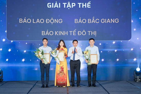 Báo Lao Động đoạt Giải Báo chí viết về ngành Giao thông Vận tải lần thứ V. Ảnh: Minh Hạnh