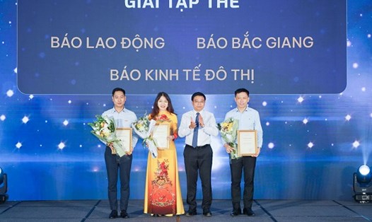Báo Lao Động đoạt Giải Báo chí viết về ngành Giao thông Vận tải lần thứ V. Ảnh: Minh Hạnh