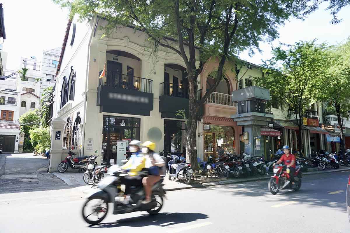 Recently, on the fanpage, Starbucks Reserve Han Thuyen store (District 1) officially announced its closure from August 26 after 7 years of operation. It is known that the store closed because the rent was too high, many people expressed regret.