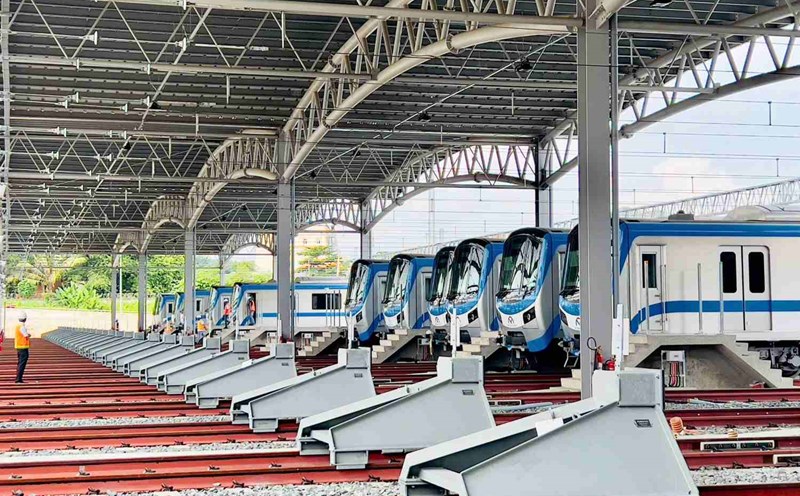 Metro số 1 sẽ chạy thương mại cuối năm nay.  Ảnh: MAUR