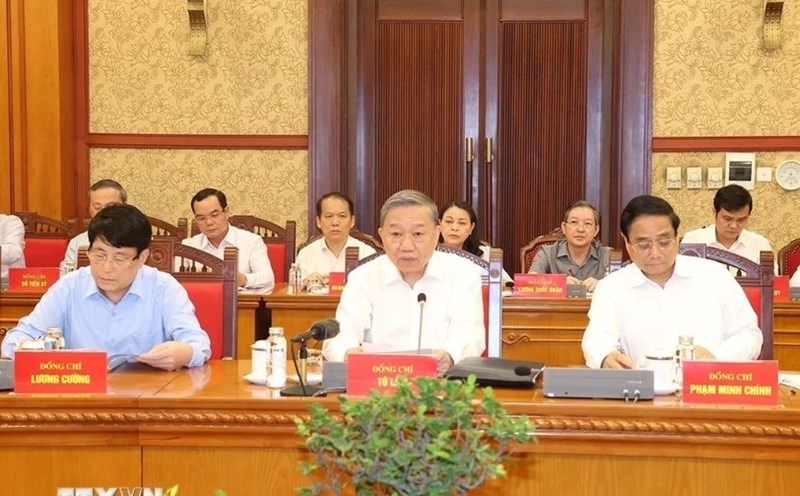 Tổng Bí thư, Chủ tịch nước Tô Lâm - Trưởng Tiểu ban Văn kiện Đại hội XIV của Đảng cùng các lãnh đạo Đảng, Nhà nước chủ trì phiên họp. Ảnh: Trí Dũng/TTXVN