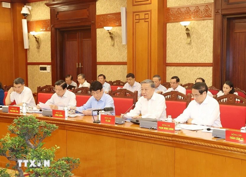 General Secretary and President To Lam - Head of the Document Subcommittee of the 14th Party Congress and other Party and State leaders chaired the meeting. Photo: Tri Dung/TTXVN