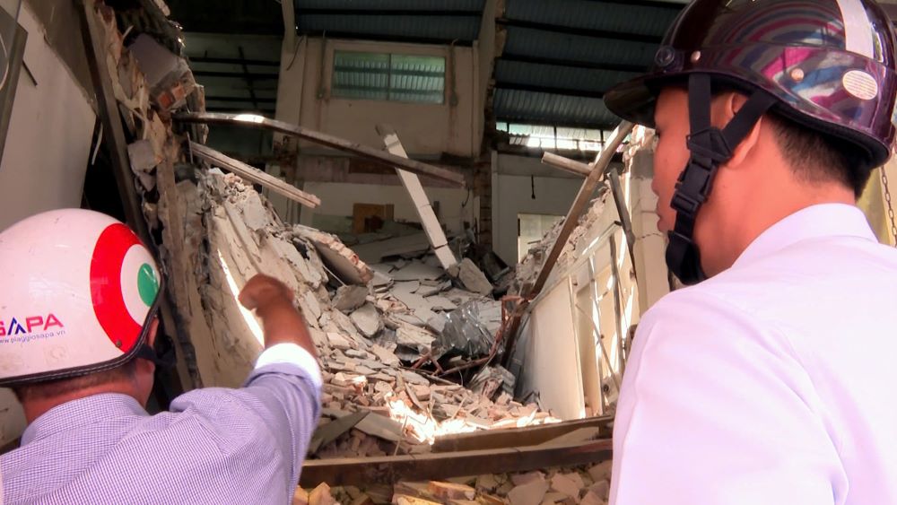 The inspection team of the Ho Chi Minh City Department of Construction arrived at the scene to inspect and handle the case. Photo: Mr. Tu