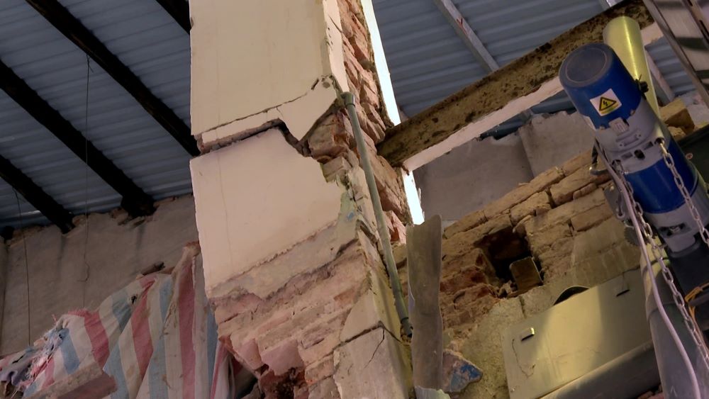 Some cracked concrete pillars are at risk of collapsing inside the building. Photo: Mr. Tu