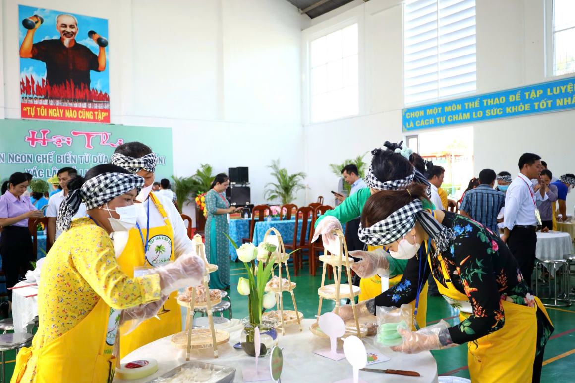 In recent days, Cau Ke district has jubilantly organized activities such as the 100th Anniversary of Tra Vinh Wax Coconut Festival and the 2024 Vu Lan Thang Hoi Week. This activity aims to honor and promote the brand and unique values ​​of coconut. Tra Vinh wax as well as preserving and promoting traditional festival values.