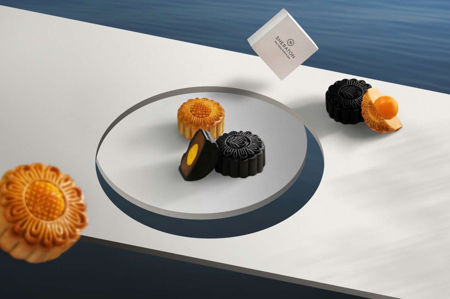 Bộ sưu tập bánh trung thu "minh nguyệt" được các đầu bếp của khách sạn 5 sao tại Nha Trang đưa ra trong mùa thu năm nay. Ảnh: Minh Hà