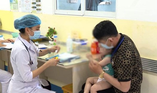 Bệnh nhi nhập viện để điều trị bệnh sởi. Ảnh: Nguyễn Ly