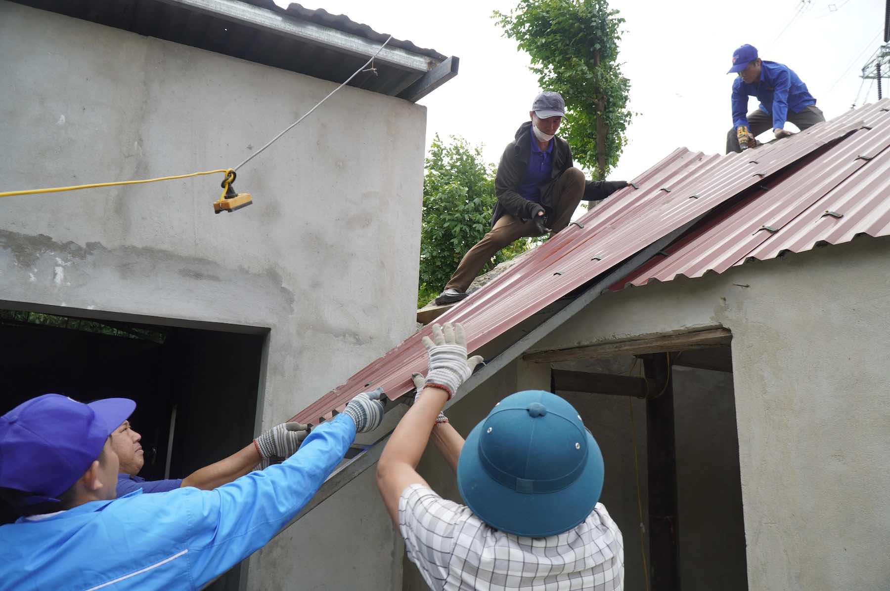 Để hoàn thành Dự án Đường dây 500kV mạch 3, huyện Quảng Trạch đã có sự đồng lòng của người dân. Ảnh: P.Hoa